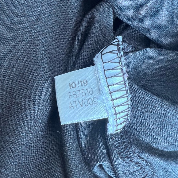 Adidas Gray Women’s Logo Athletic Top - SZ: Large - Picture 6 of 6